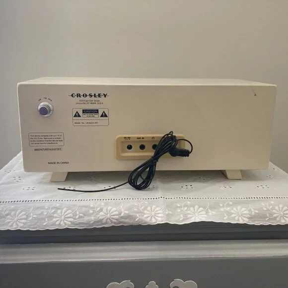 Crosley Ranchero Retro Style AM/FM Radio - Picture 6 of 8